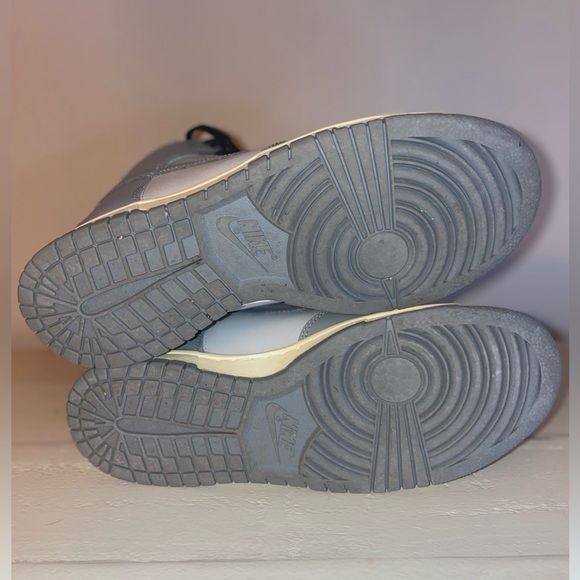 Women’s Nike Dunk High Sneakers - Picture 5 of 6